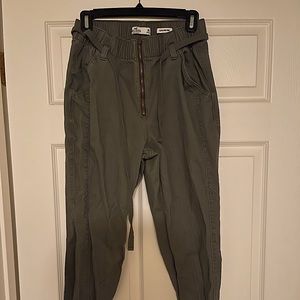 Hollister Ultra High Rise Cargo Jogger